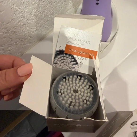 Clarisonic Plus Lavender Cleansing Device - Picture 3 of 7